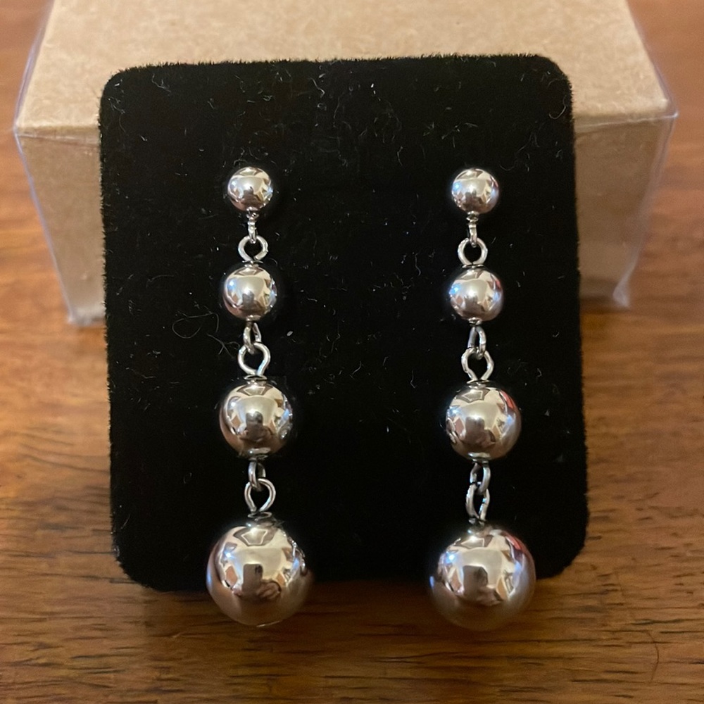 Drop silver earrings
